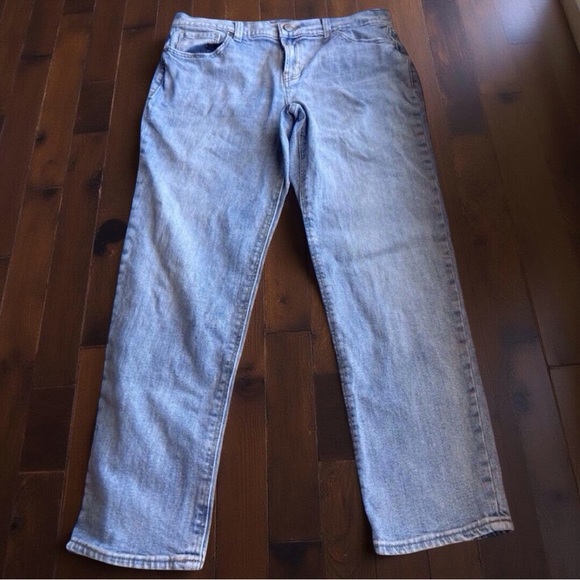 Old Navy Boyfriend Jeans | Size 12 | Light Wash | Relaxed Straight Leg - Picture 9 of 10